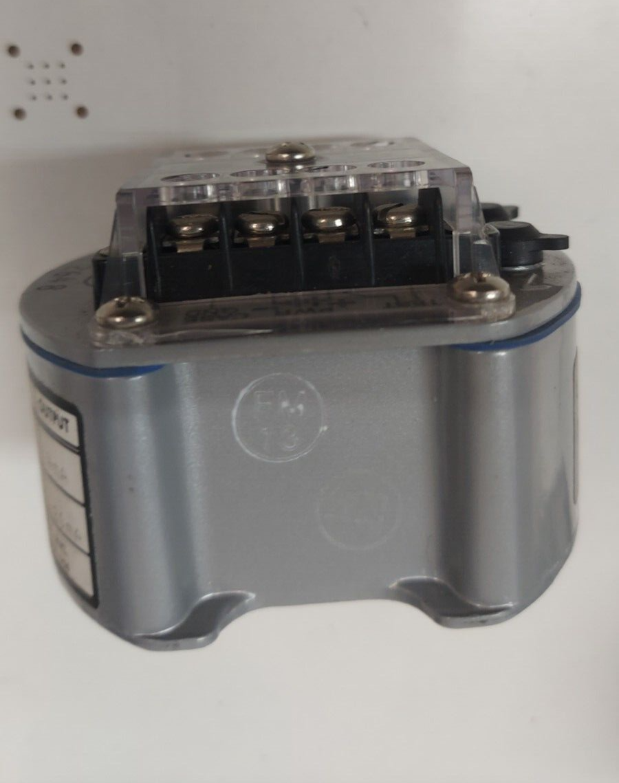 NEWPORT 502A-J 4-20MA THERMOCOUPLE TRANSMITTER INPUT -40C-60 C OUTPU 4mA-20mA